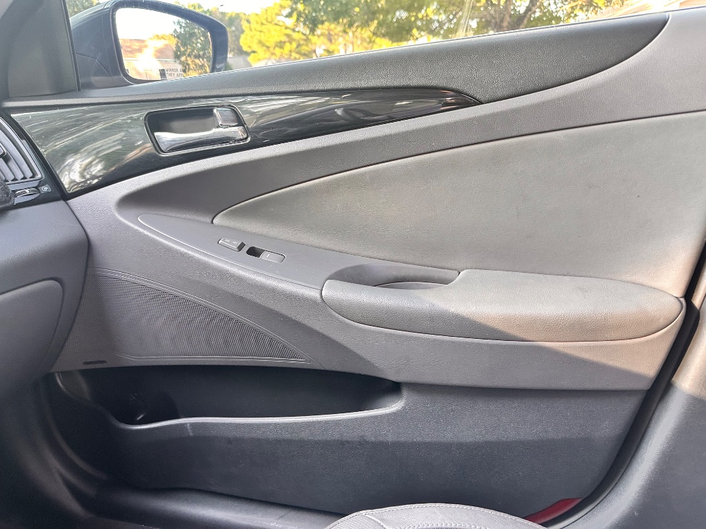 2011 Hyundai Sonata Limited - Photo 17