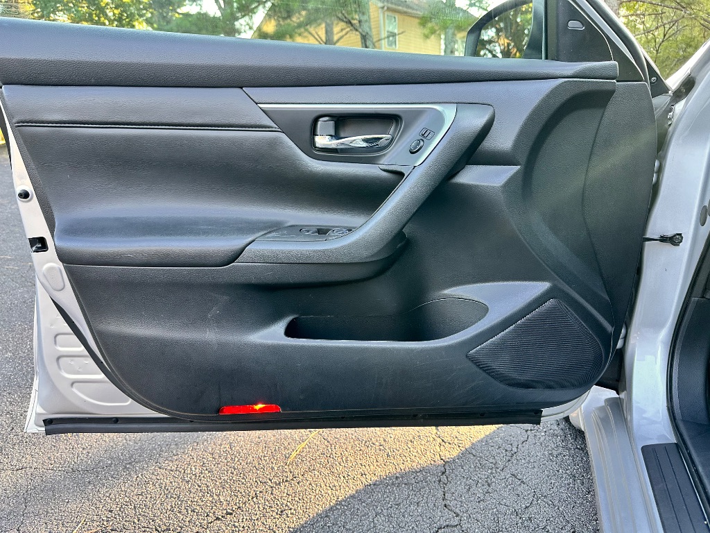 2015 Nissan Altima SV - Photo 12