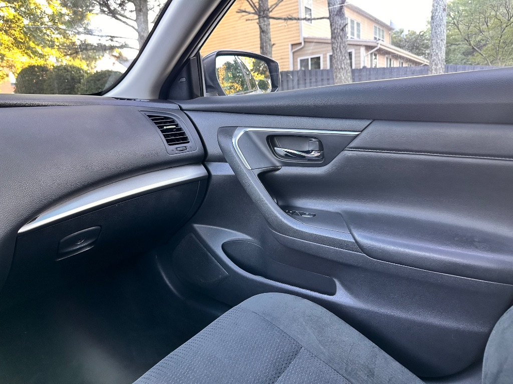 2015 Nissan Altima SV - Photo 23